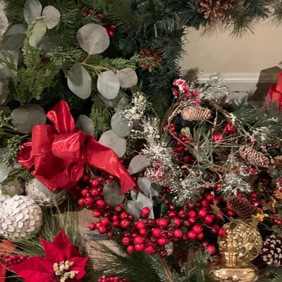 LOT 125R: Holiday Wreaths, Garland, Decor, Berries, Ornaments & More