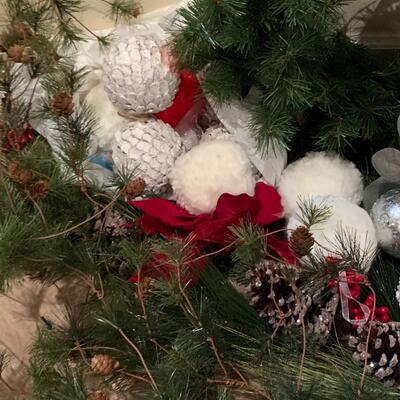 LOT 125R: Holiday Wreaths, Garland, Decor, Berries, Ornaments & More