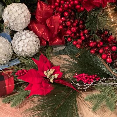 LOT 125R: Holiday Wreaths, Garland, Decor, Berries, Ornaments & More