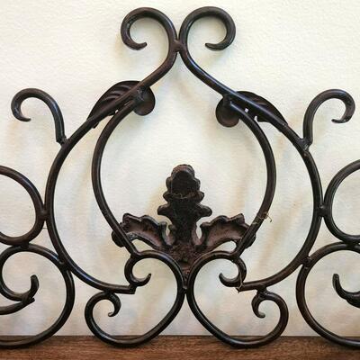 LOT 130RP: Cast Iron Fleur De Lis Metal Wall Plaque