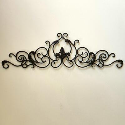 LOT 130RP: Cast Iron Fleur De Lis Metal Wall Plaque