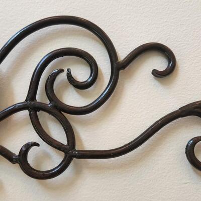 LOT 130RP: Cast Iron Fleur De Lis Metal Wall Plaque