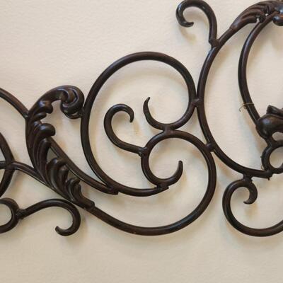 LOT 130RP: Cast Iron Fleur De Lis Metal Wall Plaque