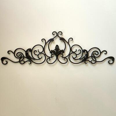 LOT 130RP: Cast Iron Fleur De Lis Metal Wall Plaque
