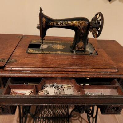 LOT 137RP: Antique Oak Cabinet Singer Sewing Treadle Machine