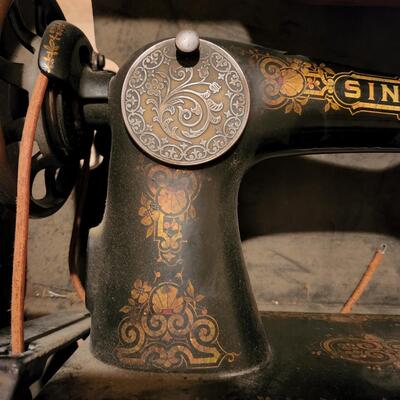 LOT 137RP: Antique Oak Cabinet Singer Sewing Treadle Machine