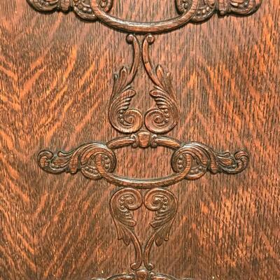 LOT 137RP: Antique Oak Cabinet Singer Sewing Treadle Machine