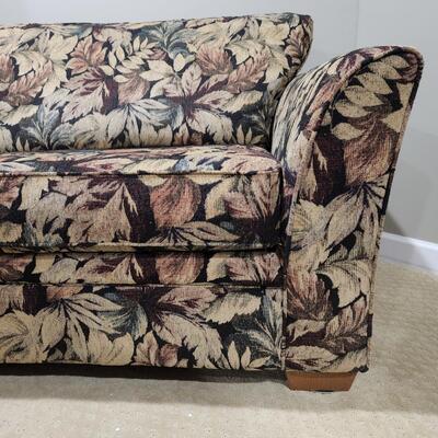 LOT 139RP: Leaf Pattern Loveseat Pull-Out Twin Bed