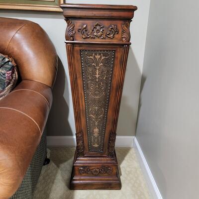 LOT 141RP: Faux Metal Inlay Accent Pedestal