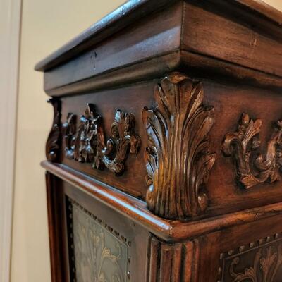 LOT 141RP: Faux Metal Inlay Accent Pedestal