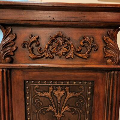 LOT 141RP: Faux Metal Inlay Accent Pedestal