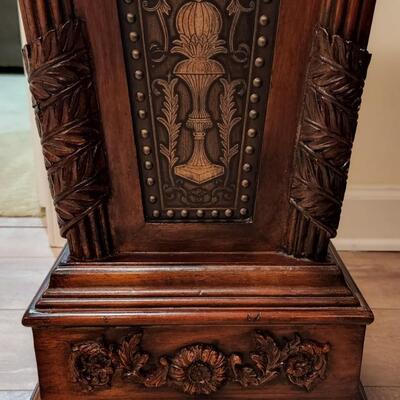 LOT 141RP: Faux Metal Inlay Accent Pedestal