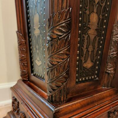 LOT 141RP: Faux Metal Inlay Accent Pedestal