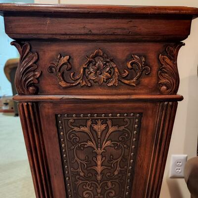 LOT 141RP: Faux Metal Inlay Accent Pedestal