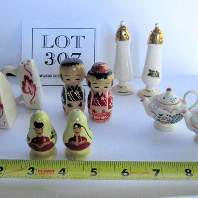 Lot of Older Salt and Peppers