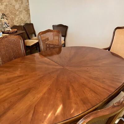 Walnut Vintage diding table with 2 leaves
