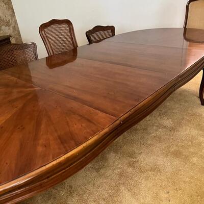 Walnut Vintage diding table with 2 leaves