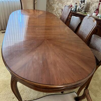 Walnut Vintage diding table with 2 leaves