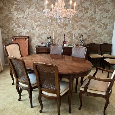 Walnut Vintage diding table with 2 leaves