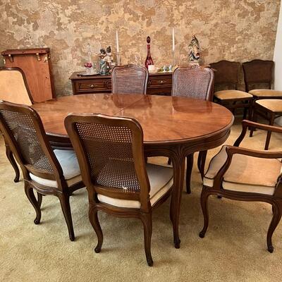 Walnut Vintage diding table with 2 leaves