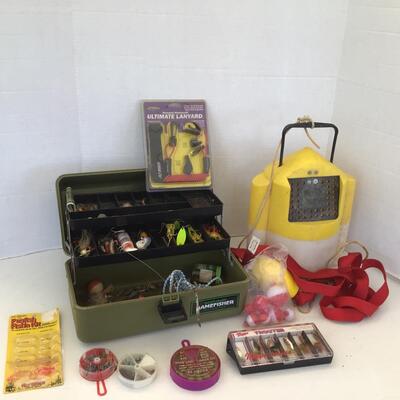 5423 2000 Model Gamefisher Tackle Box with Minnow Bucket