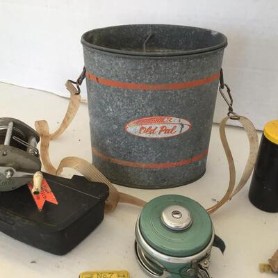 5426 Vintage Fishing Tackle Lot with Reels