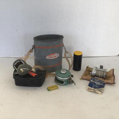 5426 Vintage Fishing Tackle Lot with Reels