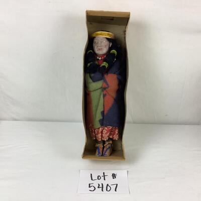 Lot 5407  Vintage Skookum Native American Indian Doll ( carrying baby on her back  )