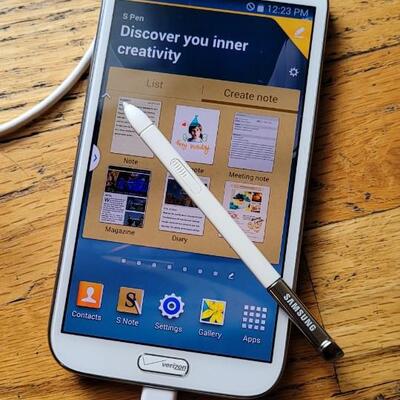 Lot 1: Samsung Galaxy Note 2 4G LTE Smartphone