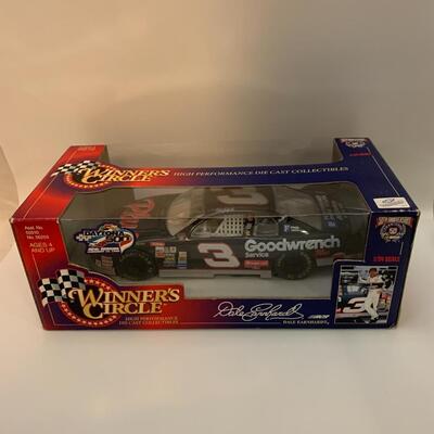 Winnerâ€™s Circle NASCAR Dale Earnhardt #3 1:24 Scale Goodwrench Die Cast Car 7â€ long approx