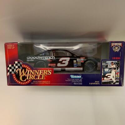 Winnerâ€™s Circle NASCAR Dale Earnhardt #3 1:24 Scale Goodwrench Die Cast Car 7â€ long approx