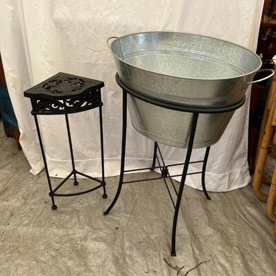 5444 Galvanized Drinks Tub on Stand w/ Iron Corner Table