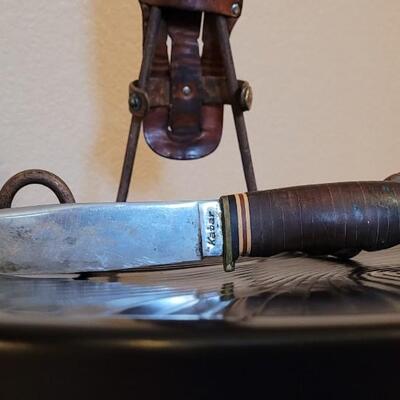 Lot 8: Vintage KABAR 1940's Era Knife with Leather REMINGTON Sheath