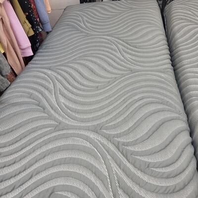 AMAZING SEALY POSTUREPEDIC PERFORMACE TWIN SIZE MATTRESS #2