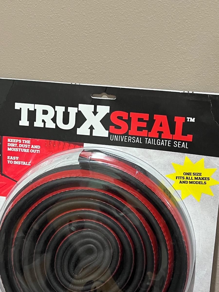 TRUXEDO TRUXSEAL Universal Tailgate Seal NIB