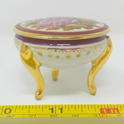 GORGEOUS VINTAGE LIMOGES FOOTED ROUND TRINKET BOX