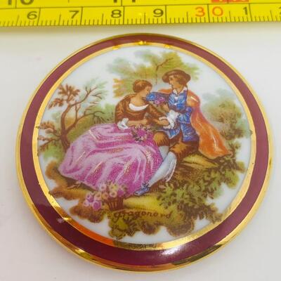 GORGEOUS VINTAGE LIMOGES FOOTED ROUND TRINKET BOX