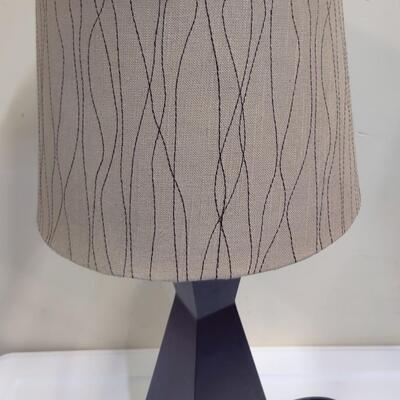MODERN STYLE GEOMETRIC ACCENT LAMP