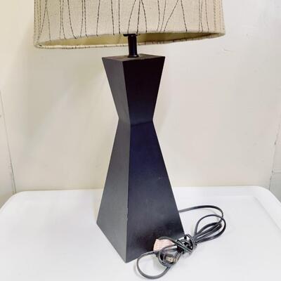 MODERN STYLE GEOMETRIC ACCENT LAMP