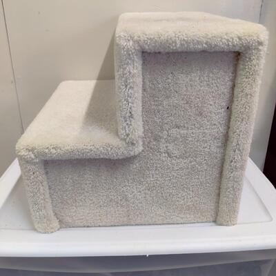 STURDY CARPETED CREME PET STAIRS