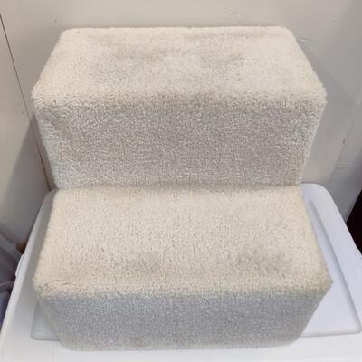 STURDY CARPETED CREME PET STAIRS
