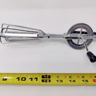 VINTAGE MANUAL HAND EGG BEATER