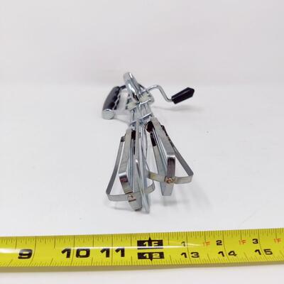 VINTAGE MANUAL HAND EGG BEATER