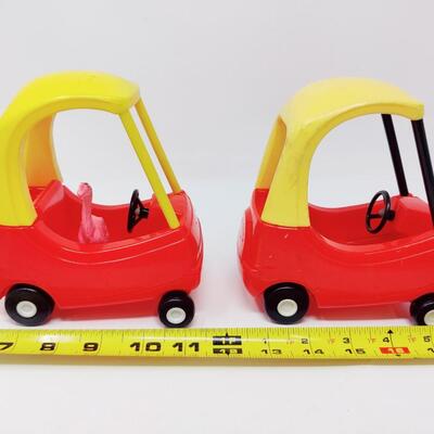 VINTAGE LITTLE TIKES COZY COUPE DOLL SIZE CARS WITH PINK FRIEND