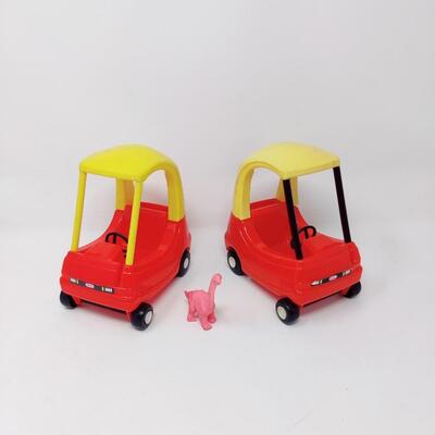 VINTAGE LITTLE TIKES COZY COUPE DOLL SIZE CARS WITH PINK FRIEND