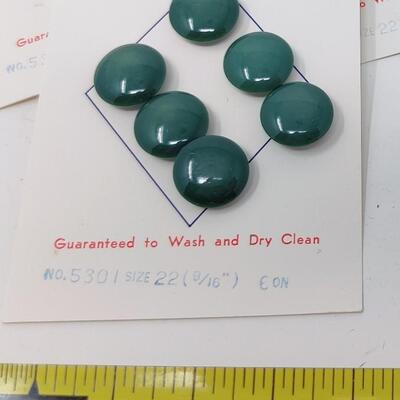VINTAGE FASHION-NITE GREEN BUTTONS LOT