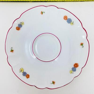 CLASSY LOT OF HAVILAND FRENCH LIMOGES FLORAL TEA CUPS AND SAUCERS FROM METROPOLITAN MUSEUM OF ART