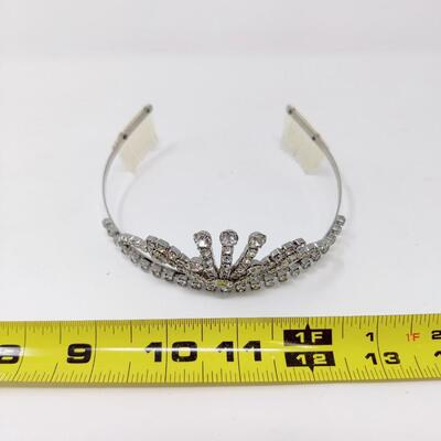 BEAUTIFUL VINTAGE RHINESTONE EMBELLISHED TIARA