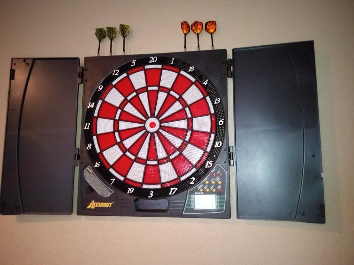 LOT 266 ACCUDART DIGITAL ELECTRONIC DART BOARD WITH DARTS