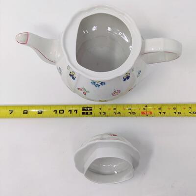 VILLEROY AND BOCH PETITE FLEUR TEA POT